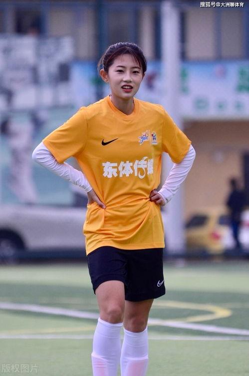 足球教练直播爆料最新消息,最新足球转会动态与球队备战策略